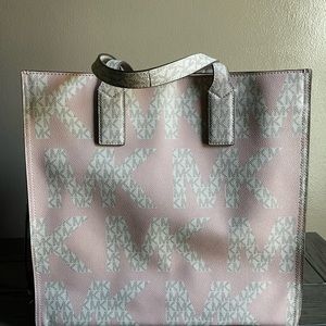 Only used once! Still stiff and in mint condition.